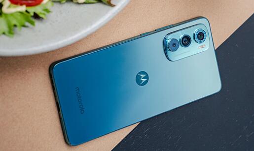 摩托罗拉edge 30发布：仅重155g 比iPhone 13更轻薄